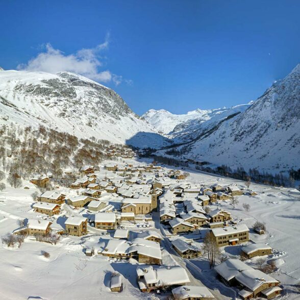 BON_station-incontournable-village-hiver