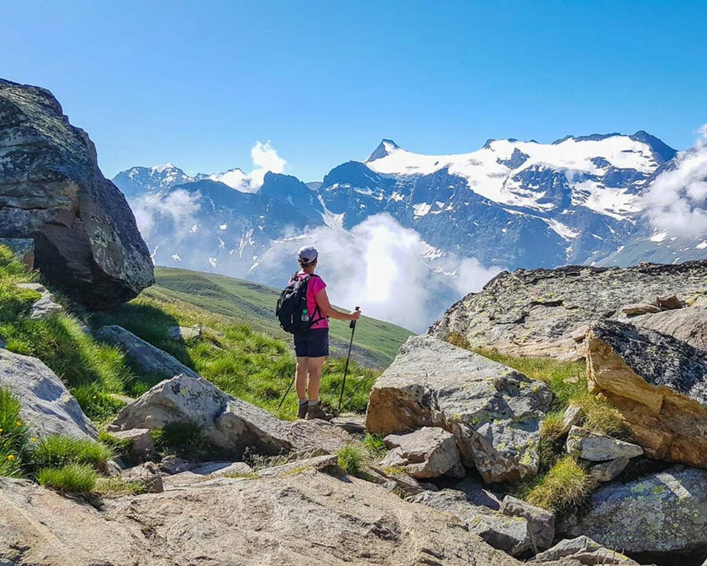 Activité sentier de randonnée l'été à Bonneval sur Arc