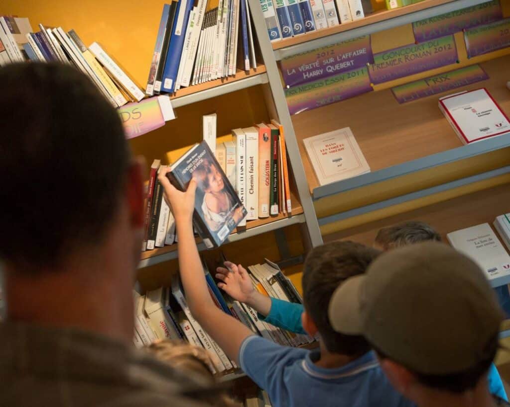 Overdekte zomeractiviteiten, de gemeentelijke bibliotheek