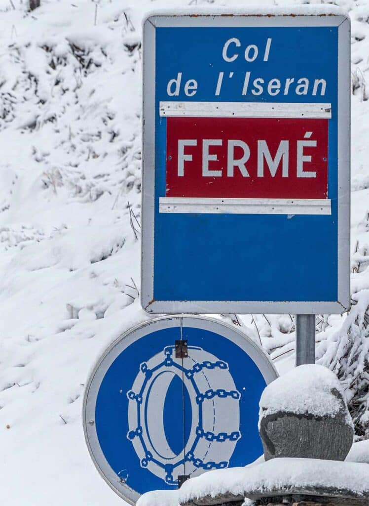 Route col Iseran, panneau route fermée, Bonneval sur Arc, route enneigée