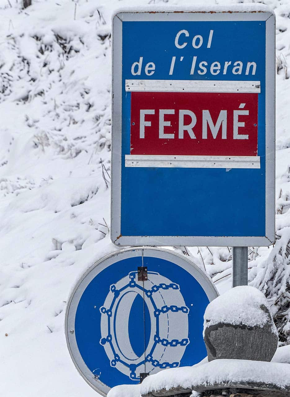 Route col Iseran, panneau route fermée, Bonneval sur Arc, route enneigée