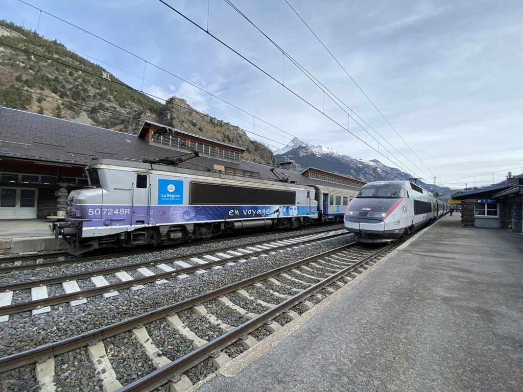 TGV et TER en gare de Modane